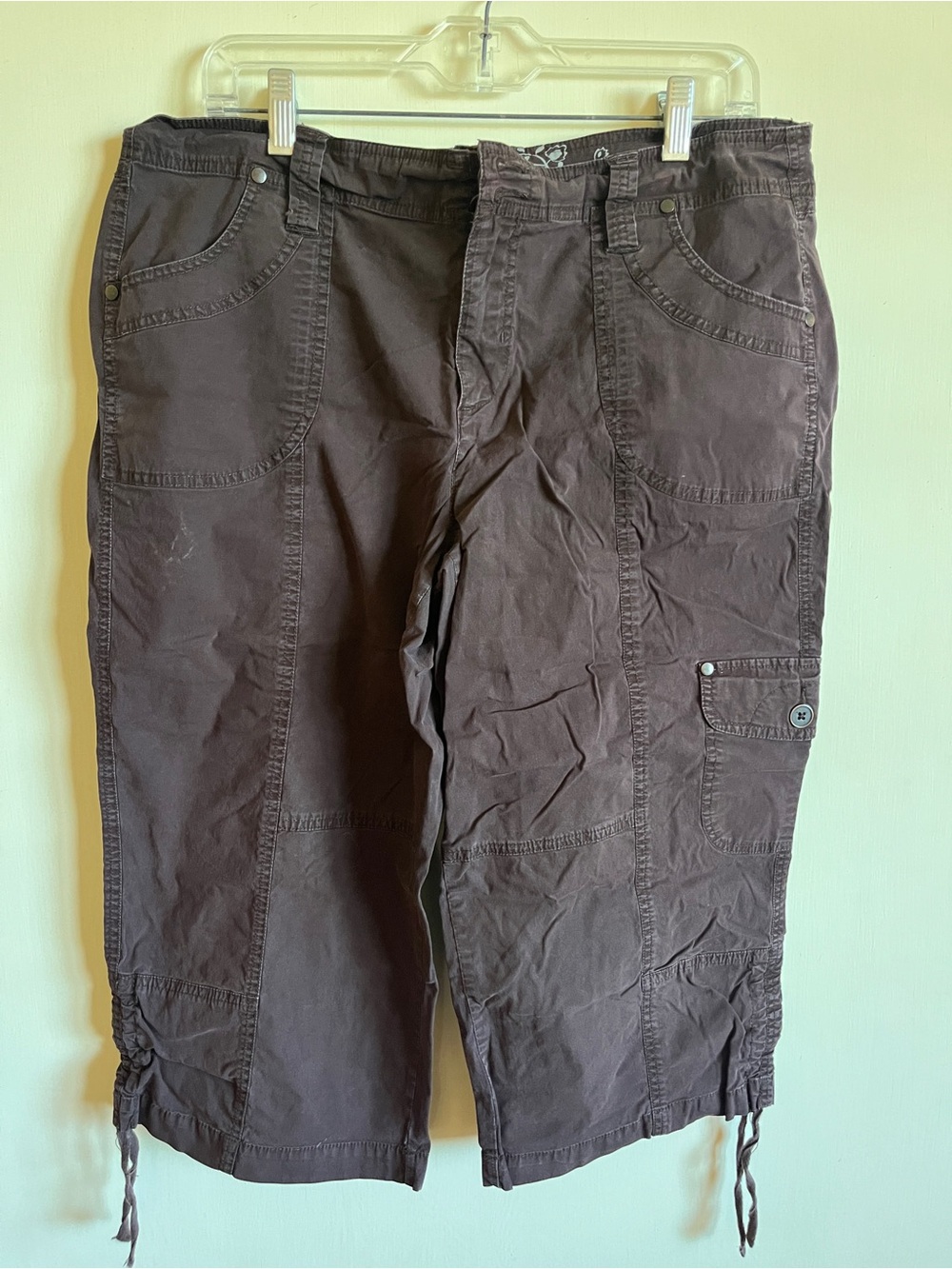 Women’s Brown Cargo Capri Pants